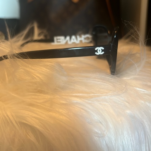 Authentic Chanel sunglasses. Great condition. - Picture 7 of 7